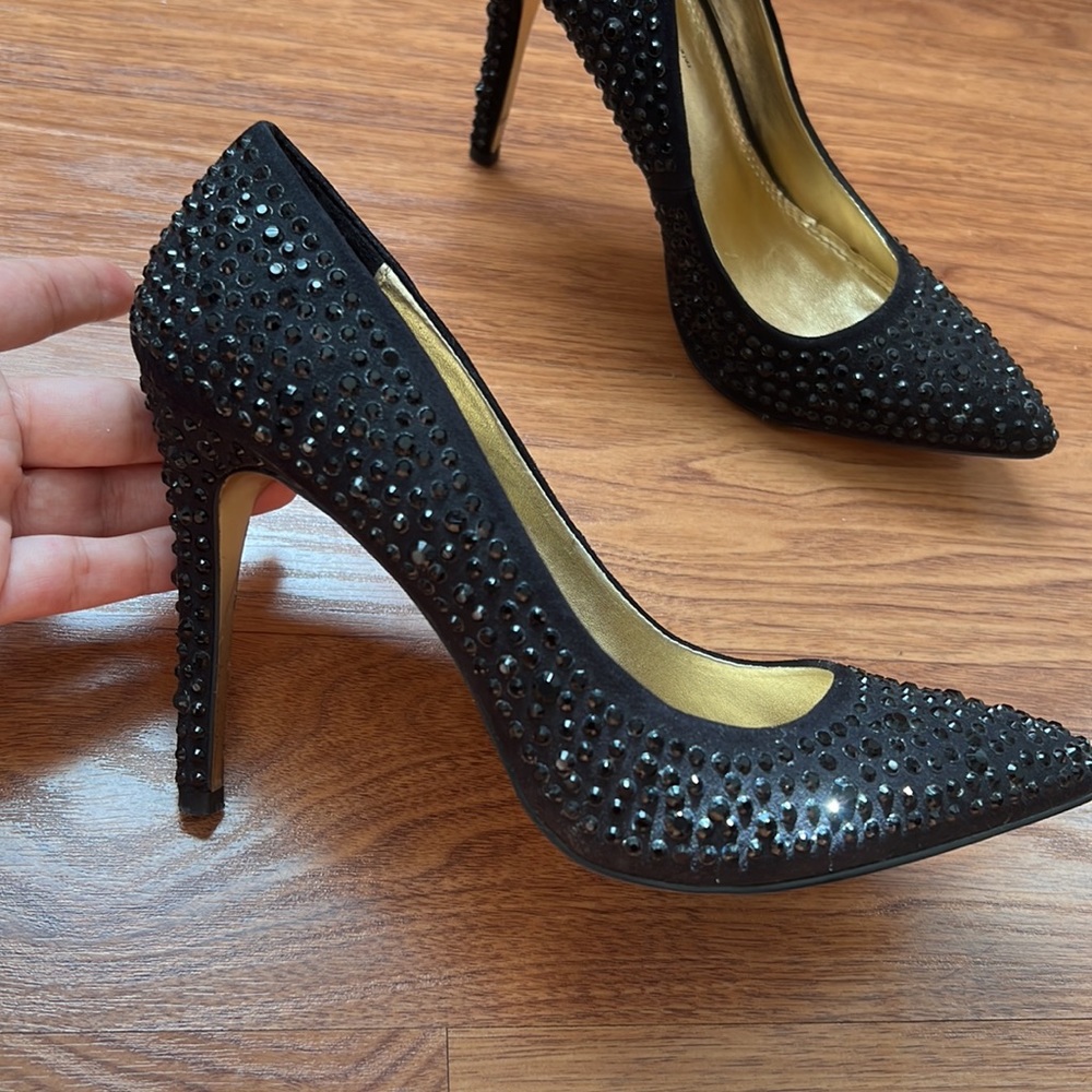 Heel shoes